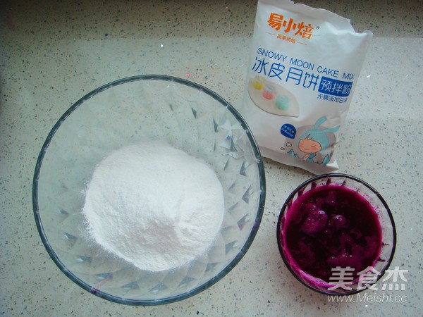 莲蓉花朵和果子