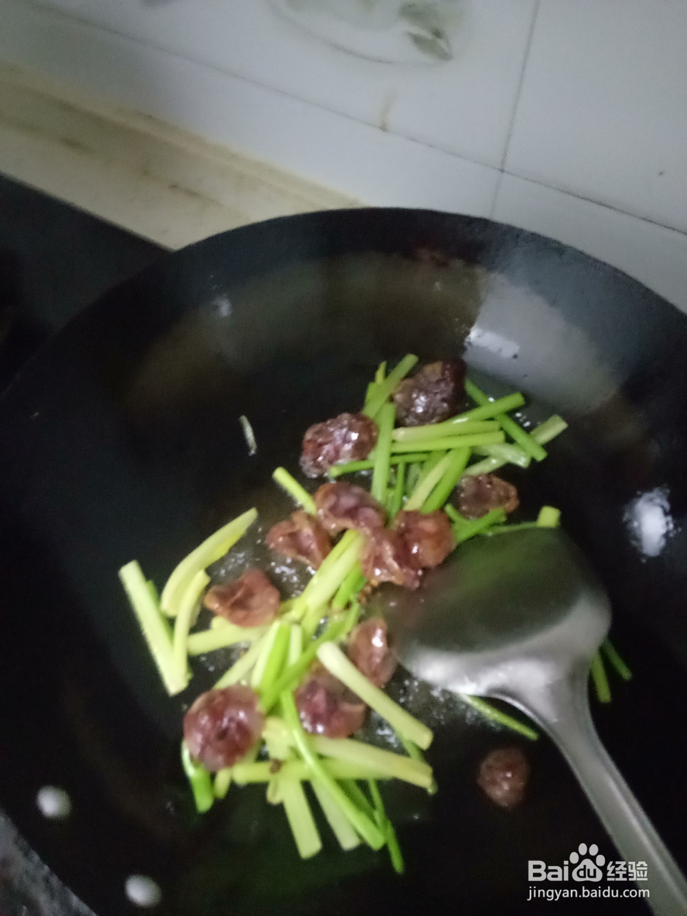 芹菜青椒炒香肠