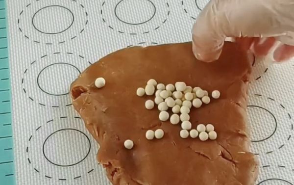 芝士咖啡巧脆珠冰皮月饼