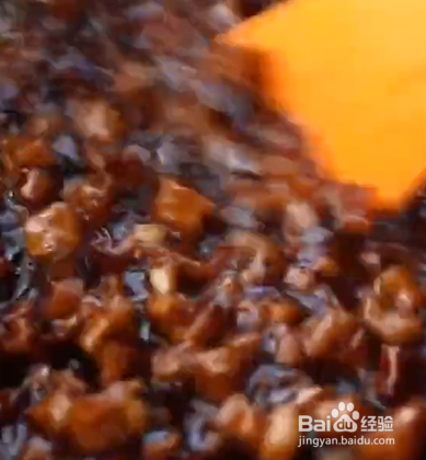 如何制作香菇肉丁炸酱面?