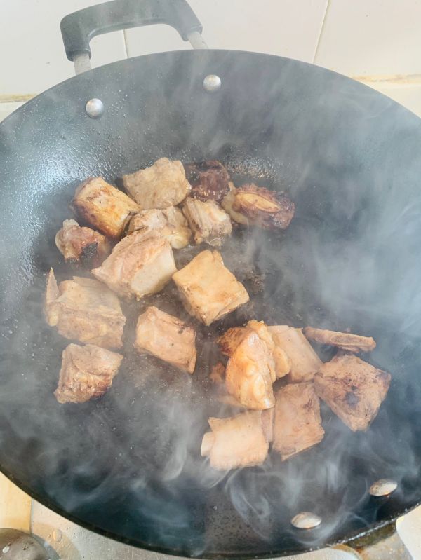 红烧排骨炖土豆板栗