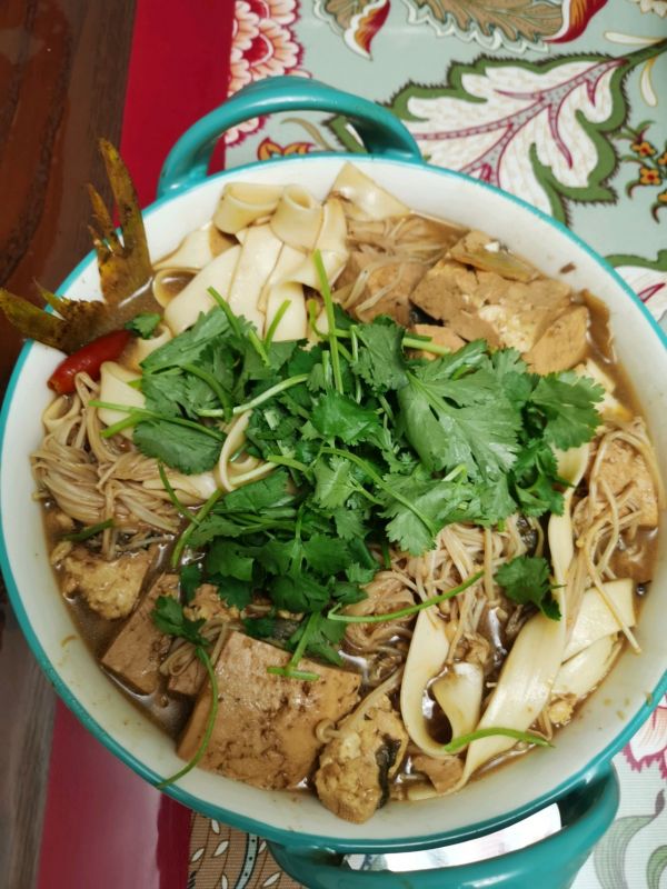 金鲳鱼炖豆腐粉条