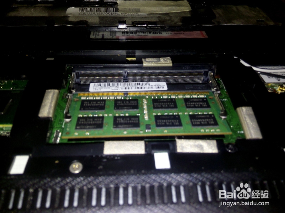 怎样安装笔记本电脑内存条