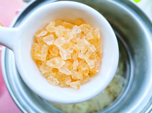 蔓越莓木瓜牛奶银耳羹