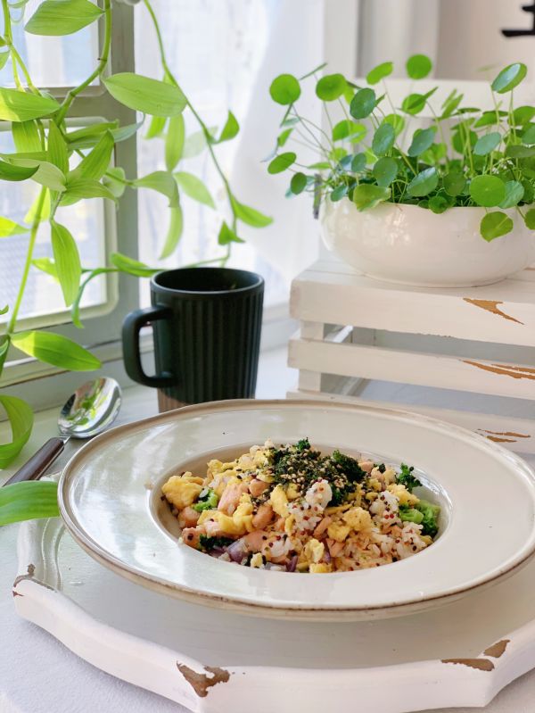 三文鱼时蔬藜麦炒饭