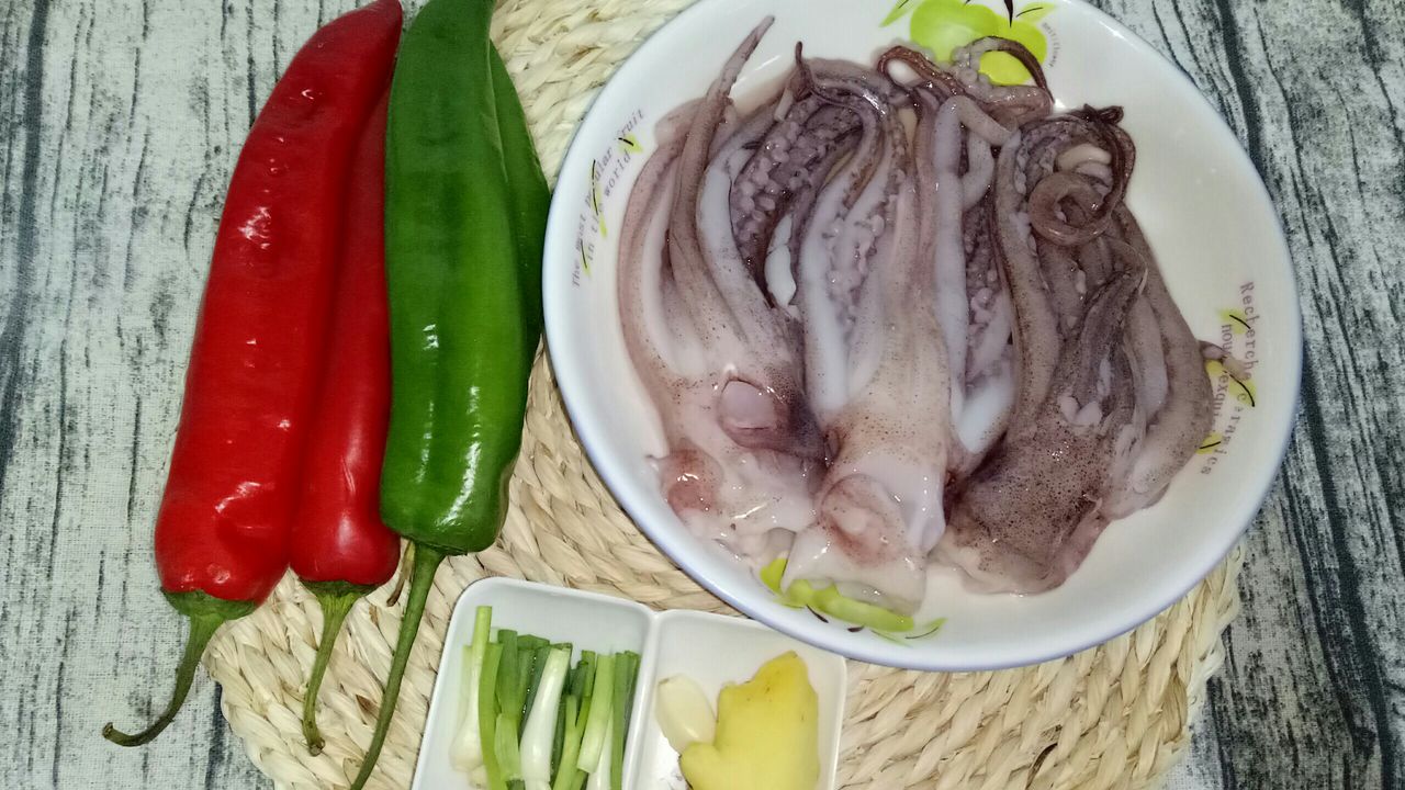 超级美味的干锅孜然鱿鱼须,今天就来教你做