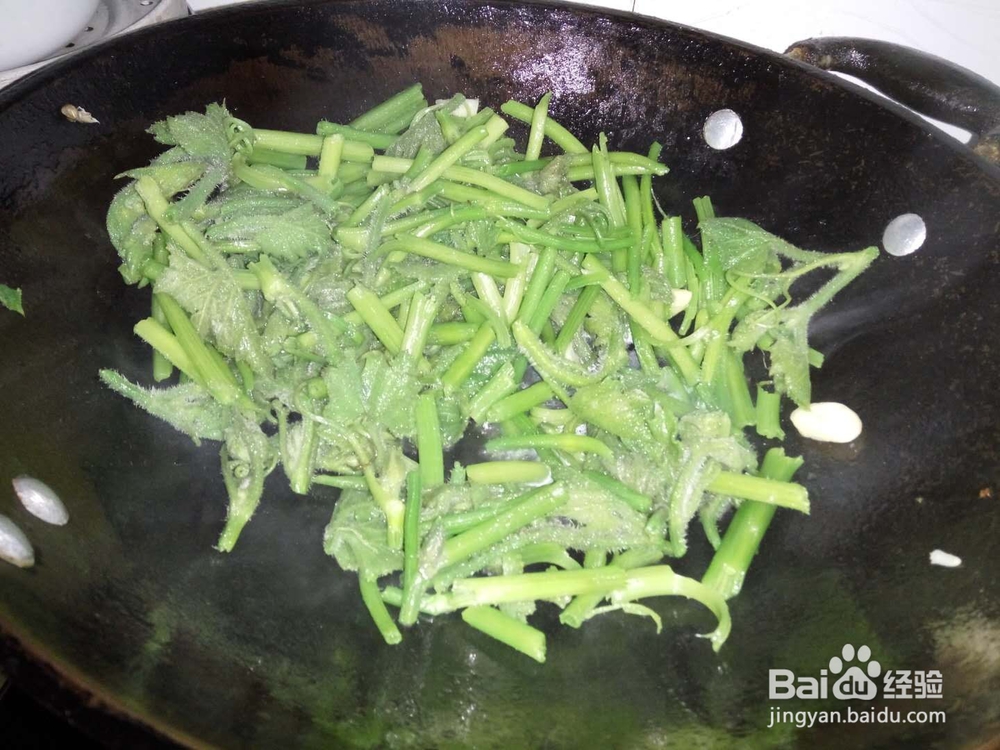 怎样做清爽可口的清炒南瓜藤？