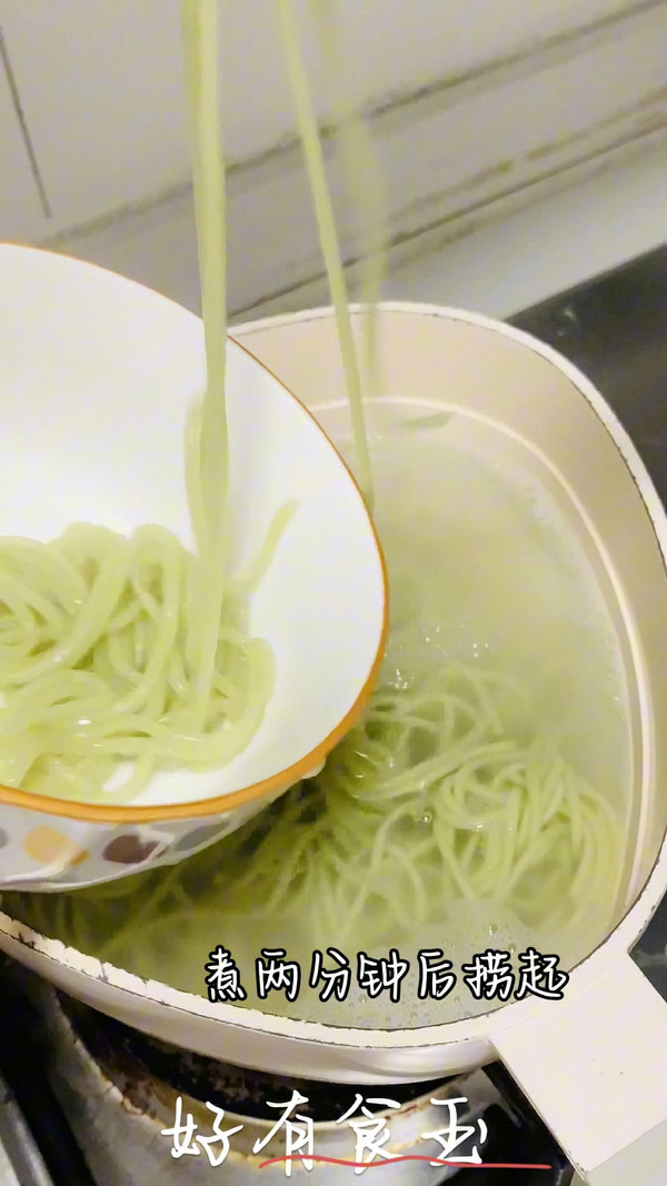 菠菜面跟口蘑一起很鲜甜