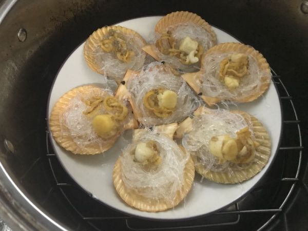 蒜蓉粉丝蒸扇贝带子