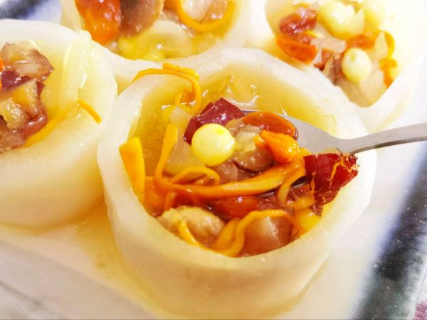 菌菇瘦肉萝卜盅