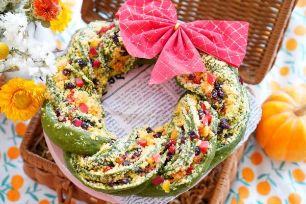 缤纷抹茶花环面包