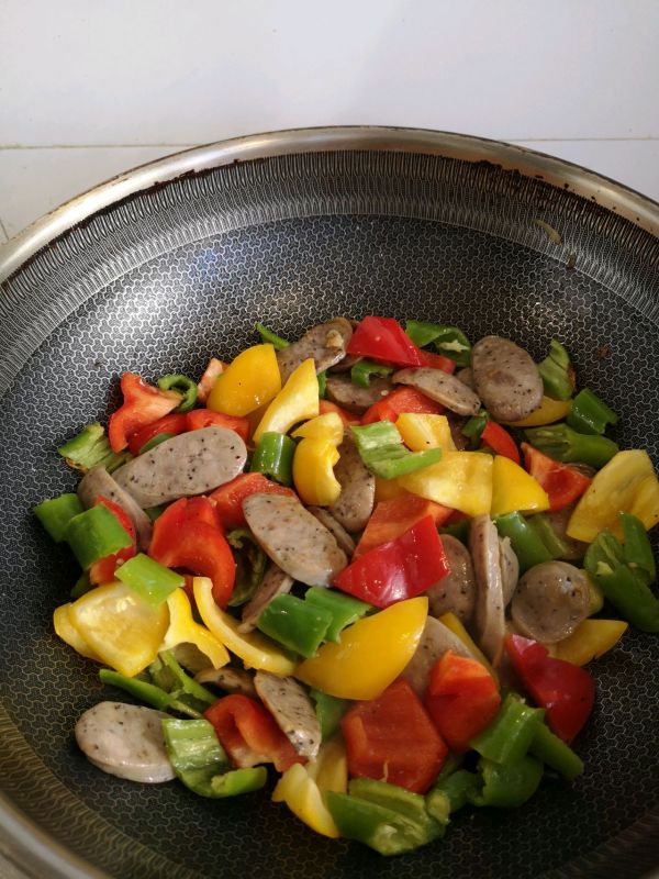 黑椒肠炒彩椒花生芽