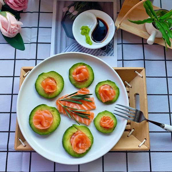 牛油果三文鱼刺身