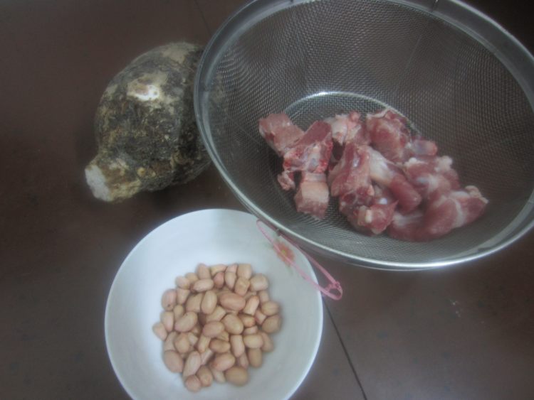 花生香芋蒸排骨，排骨的另类做法，味道格外鲜美！