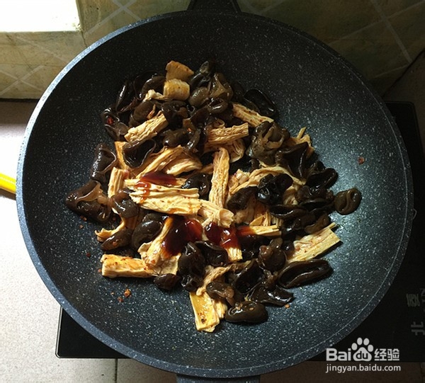 好吃健康的黑木耳炒腐竹的做法