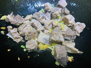 萝卜排骨汤的做法