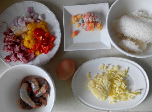 五彩虾球芝士焗饭