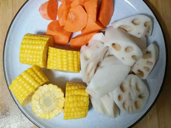 莲藕排骨玉米汤