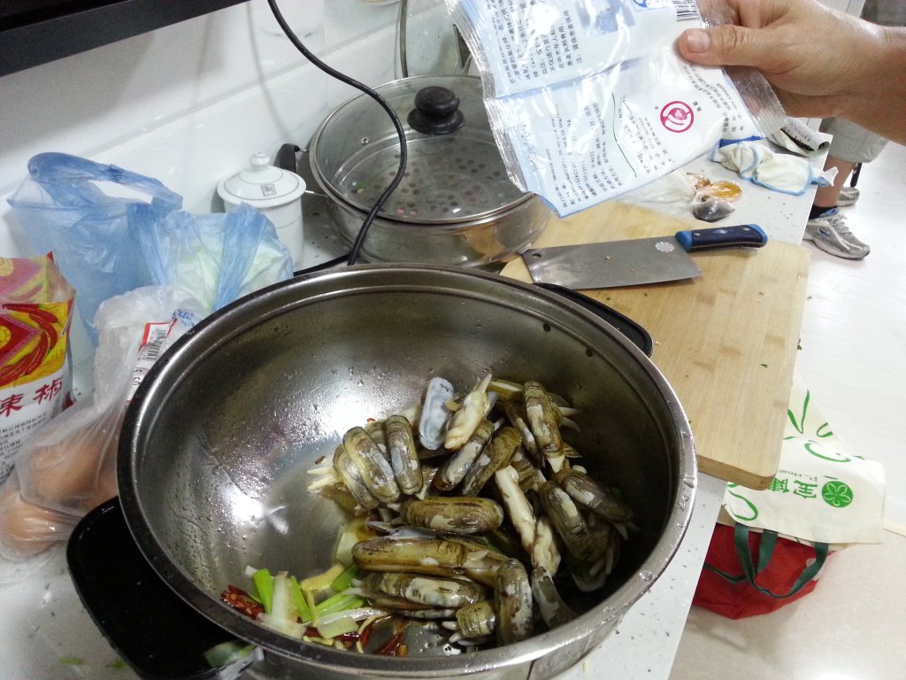 教你做辣炒小人仙，真是难得的美味