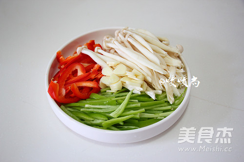 蚝油海鲜菇炒牛柳