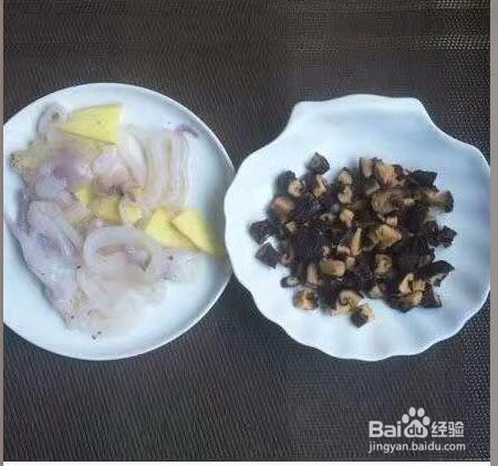 家常海鲜粥虾鱿鱼粥的常规做法