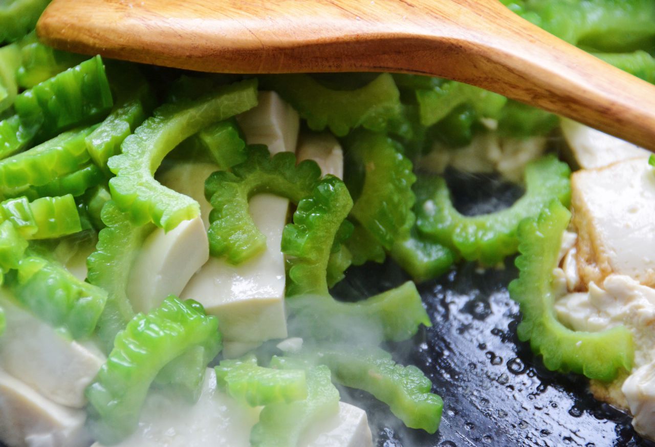 教你一道超好吃的冲绳苦瓜炒物