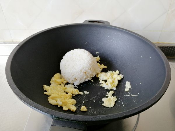 粒粒分明葱花蛋炒饭