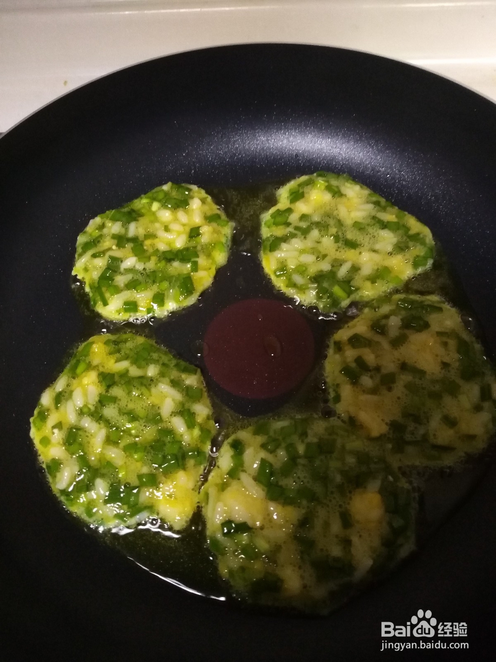 剩饭新吃法——韭菜鸡蛋米粑