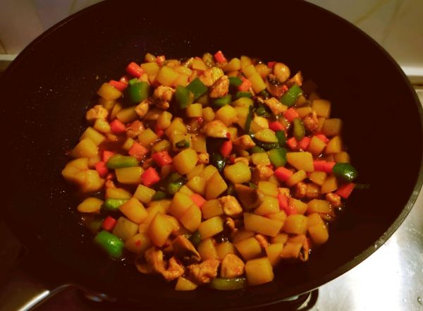 鸡肉口蘑炒三丁