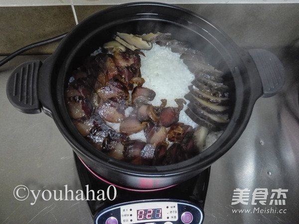 腊肉煲仔饭的做法