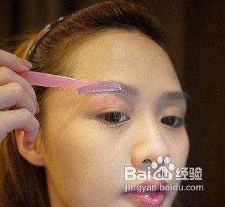 美女专家教你如何三分钟快速修眉