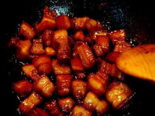 红烧肉的家常做法。