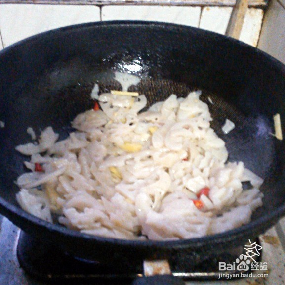 莲藕怎么做好吃—酸辣藕片