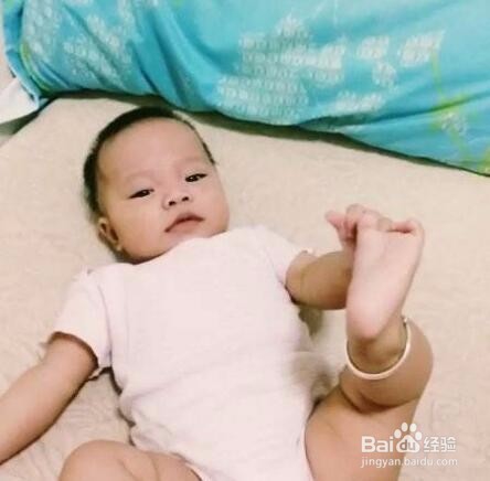 宝宝脚臭有脚气,家长应该怎么给孩子调理呢?