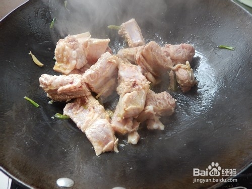 如何做菠萝焖排骨