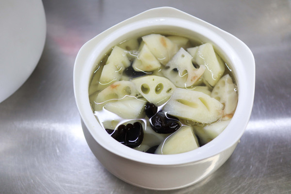 腔骨莲藕木耳汤