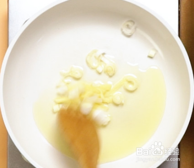 做美味的辣子鸡块