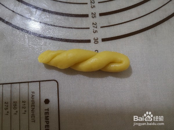 如何做出简单的黑芝麻小麻花