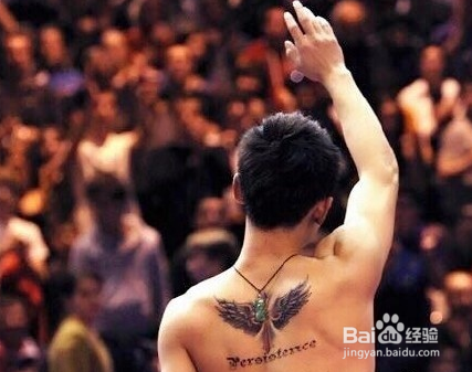 张继科脚伤未愈，除了健身运动其余一概不约~