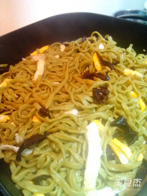 云耳鸡蛋炒面