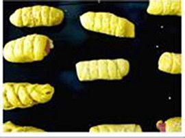 金闪闪南瓜香肠面包