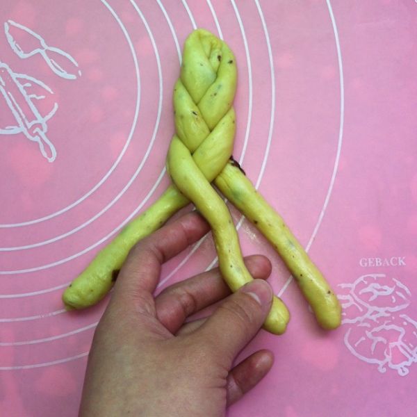 葡萄干花环面包