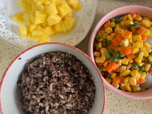 低GI藜麦杂粮菠萝饭