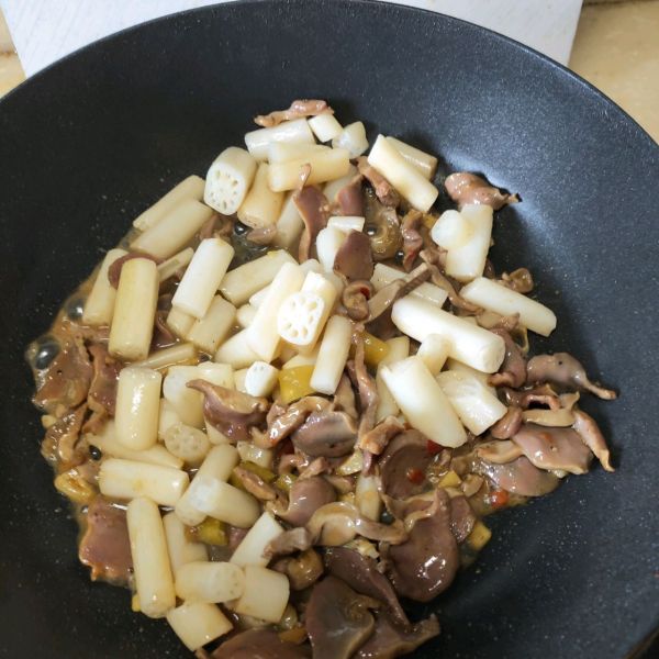 泡椒藕带炒鸡胗