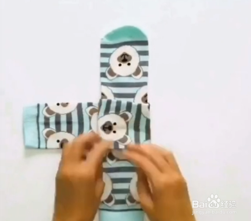 如何才能快速收纳整理多个衣服