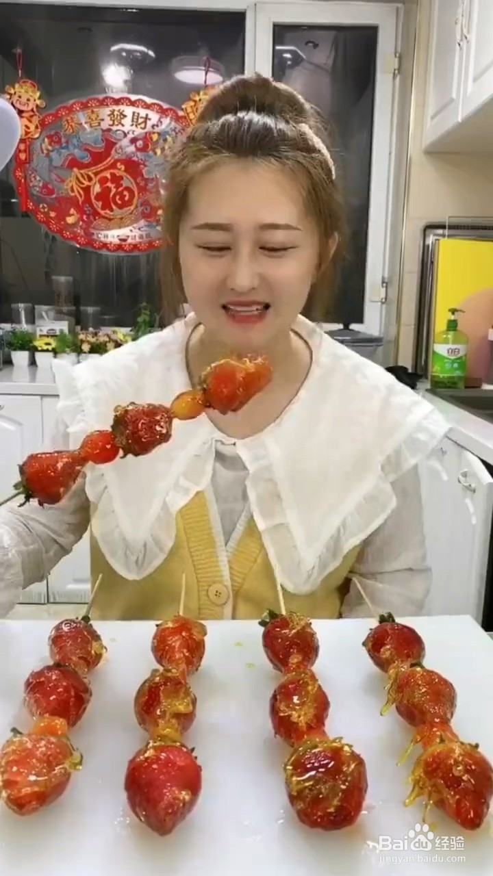 在家怎样用草莓和小西红柿做冰糖葫芦