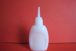 项链粘上502胶水怎么洗掉