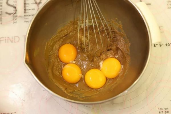 咖啡戚风蛋糕卷