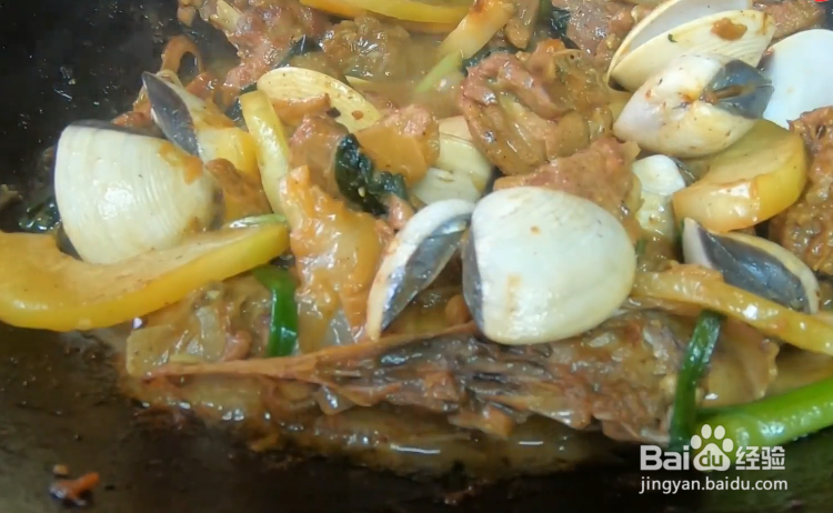 木瓜焖鸭，鲜香味浓，边煮边大口吃