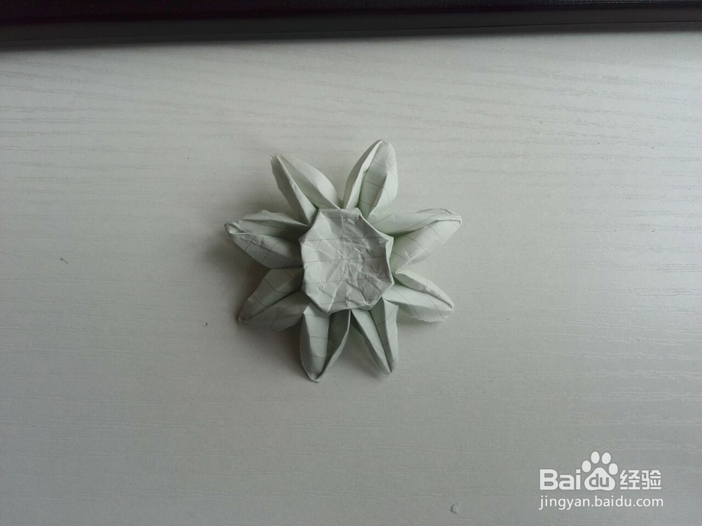 如何用纸折出美丽的太阳花